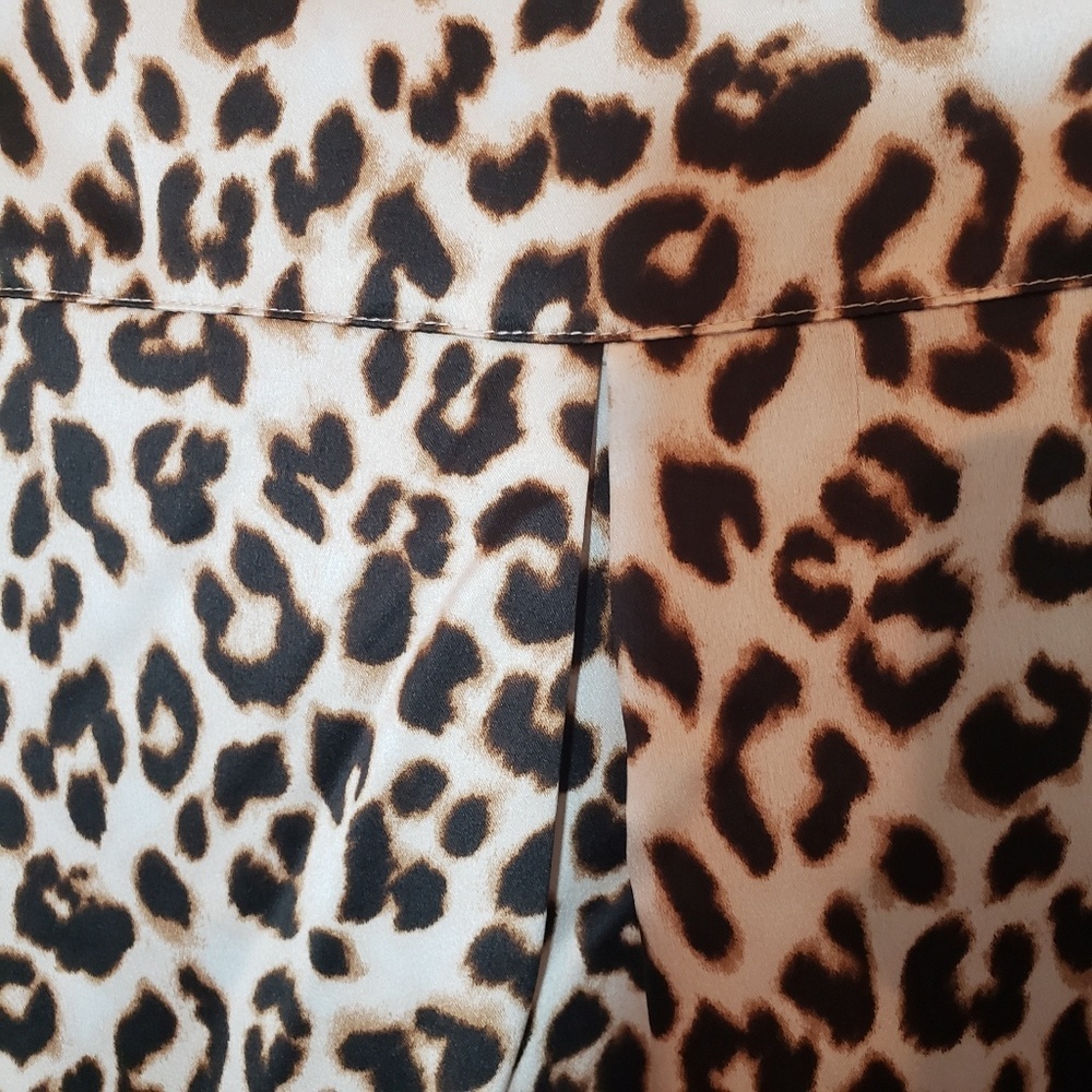 NWT Lumiere Leopard Animal Print Button Long Blou… - image 3